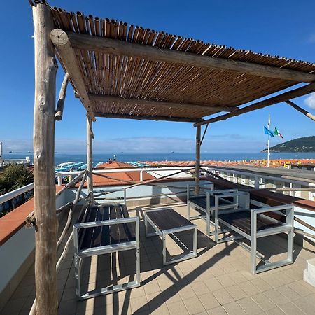 Hotel Bagno Stella Del Mare Марина-ди-Каррара Экстерьер фото